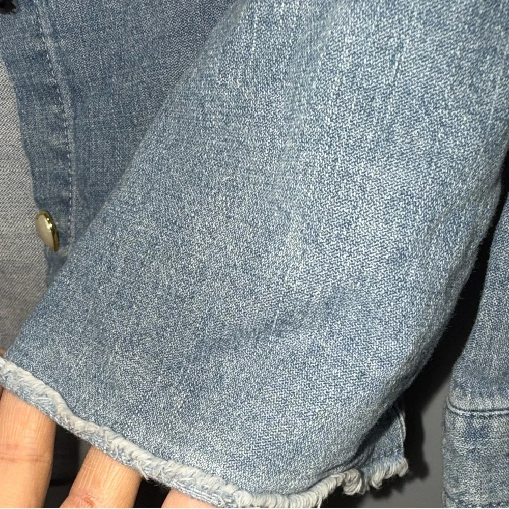 Democracy Ombré Denim Blue Top with cute Buttons size xs EUC - Picture 5 of 11